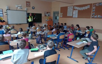 „Bezpieczna droga”- wizyta Strażników Miejskich w klasach 1